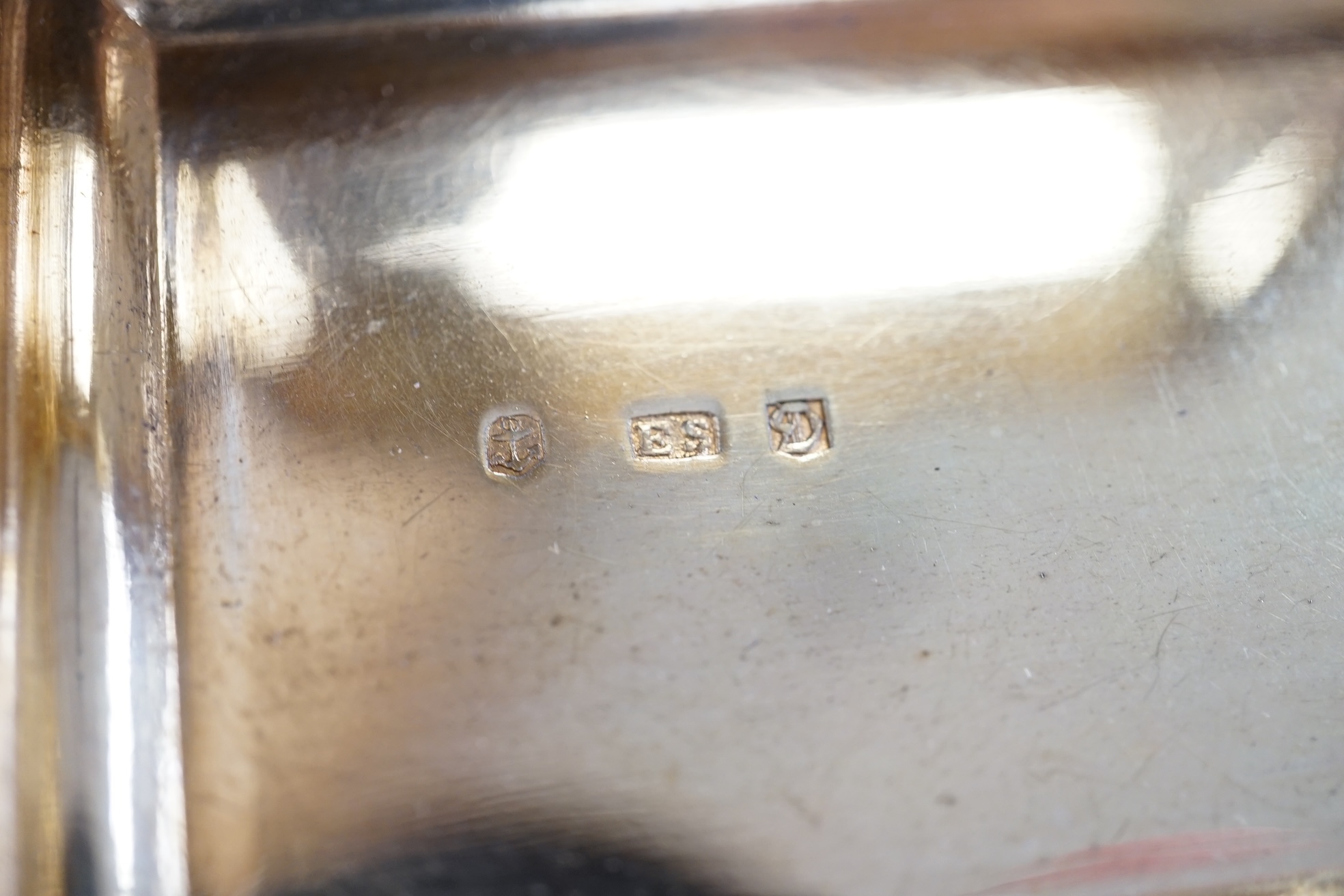 A George IV silver rectangular table snuff box, by Edward Stammers, Birmingham, 1827, 86mm, weight 159 grams. Condition - good.